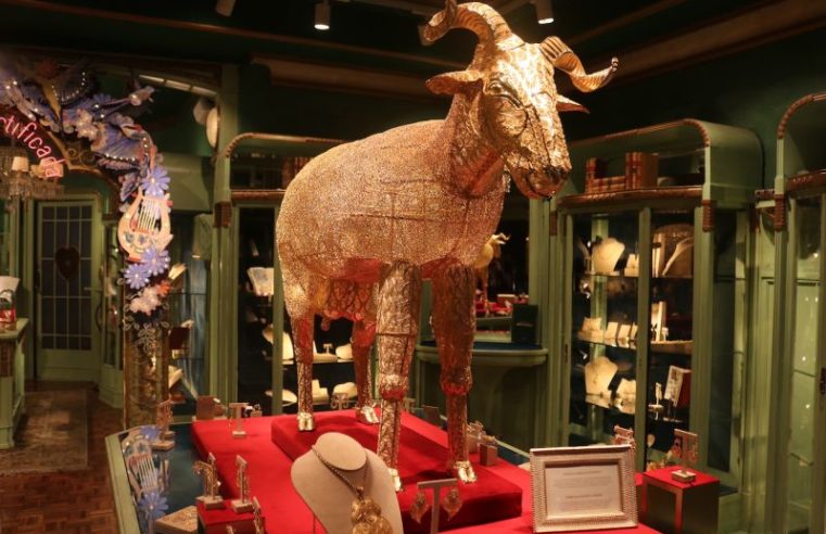Ovelha Serra da Estrela em Filigrana em exposição na Joalharia do Carmo