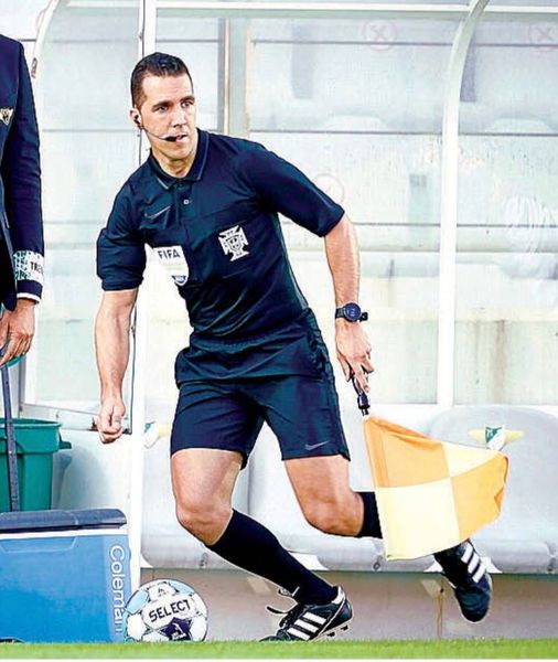 Paulo Brás, árbitro de São Romão, no jogo Bayern Munique – Galatasaray