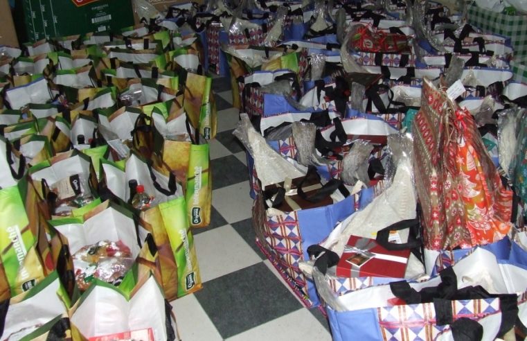 Famílias carenciadas recebem Complemento Alimentar Natalício