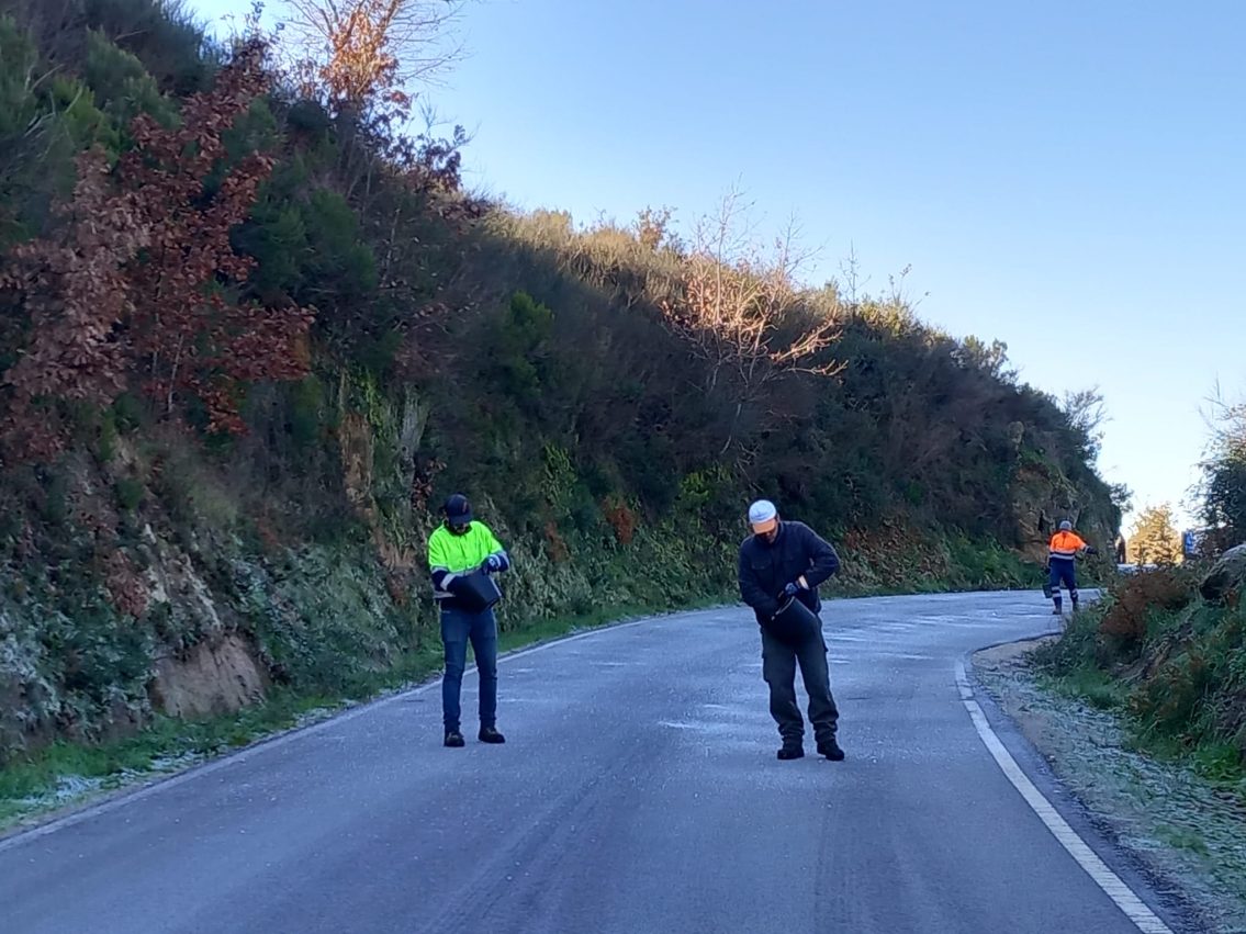 Proteção Civil de Oliveira do Hospital espalha 4.000 quilos de sal nas estradas do concelho