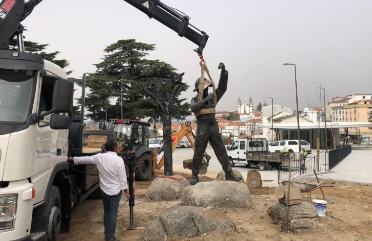 Monumento aos Bombeiros regressa à “praça”