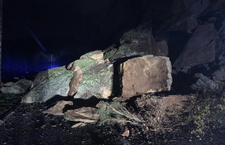 Derrocada corta estrada nacional junto à Lapa dos Dinheiros