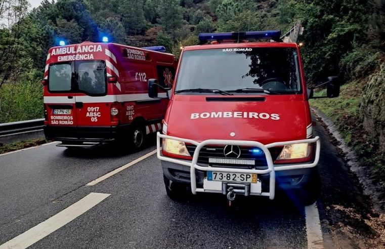 Acidente entre ambulância de São Romão e carro faz dois feridos
