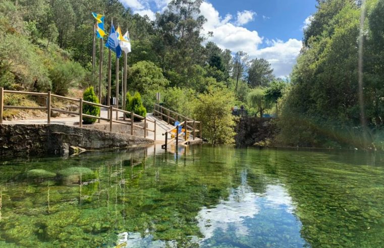 Lapa dos Dinheiros e Loriga com Bandeira Azul