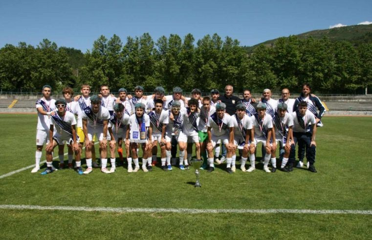 Juvenis do Seia Futebol Clube recebem faixas de Campeão Distrital