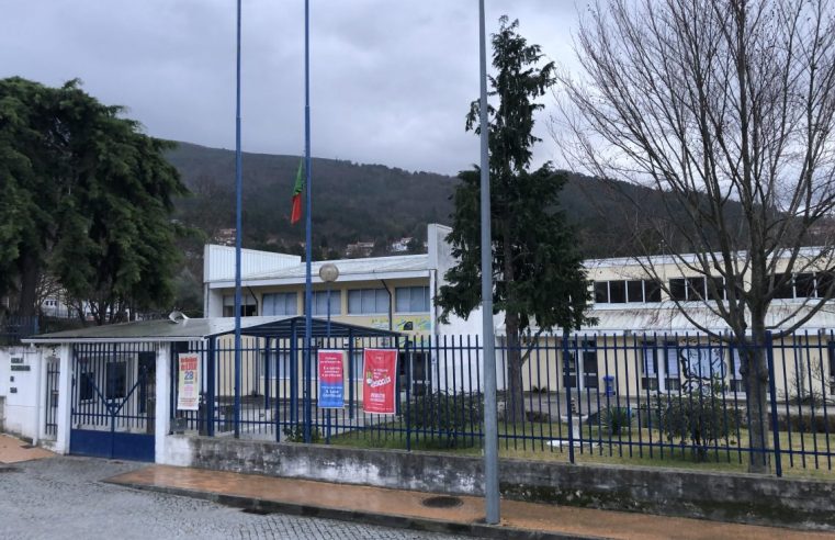 Câmara de Seia adjudica obras na Secundária. Alunos vão para contentores