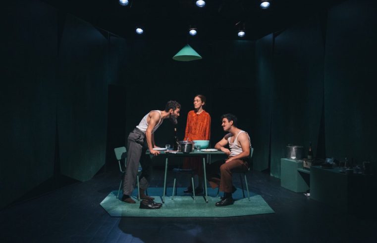 Teatro das Beiras apresenta em Seia peça sobre família que convive, mas não comunica