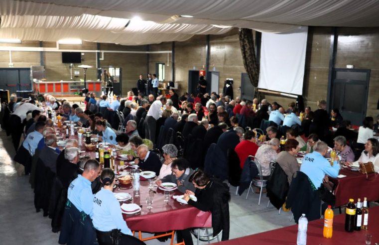 GNR e Pingo Doce promovem almoço de Natal para 100 idosos na Guarda