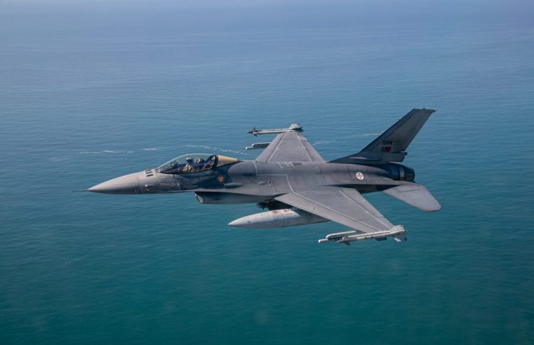 Caças F-16 da Força Aérea sobrevoam Portugal para desejar Feliz Natal