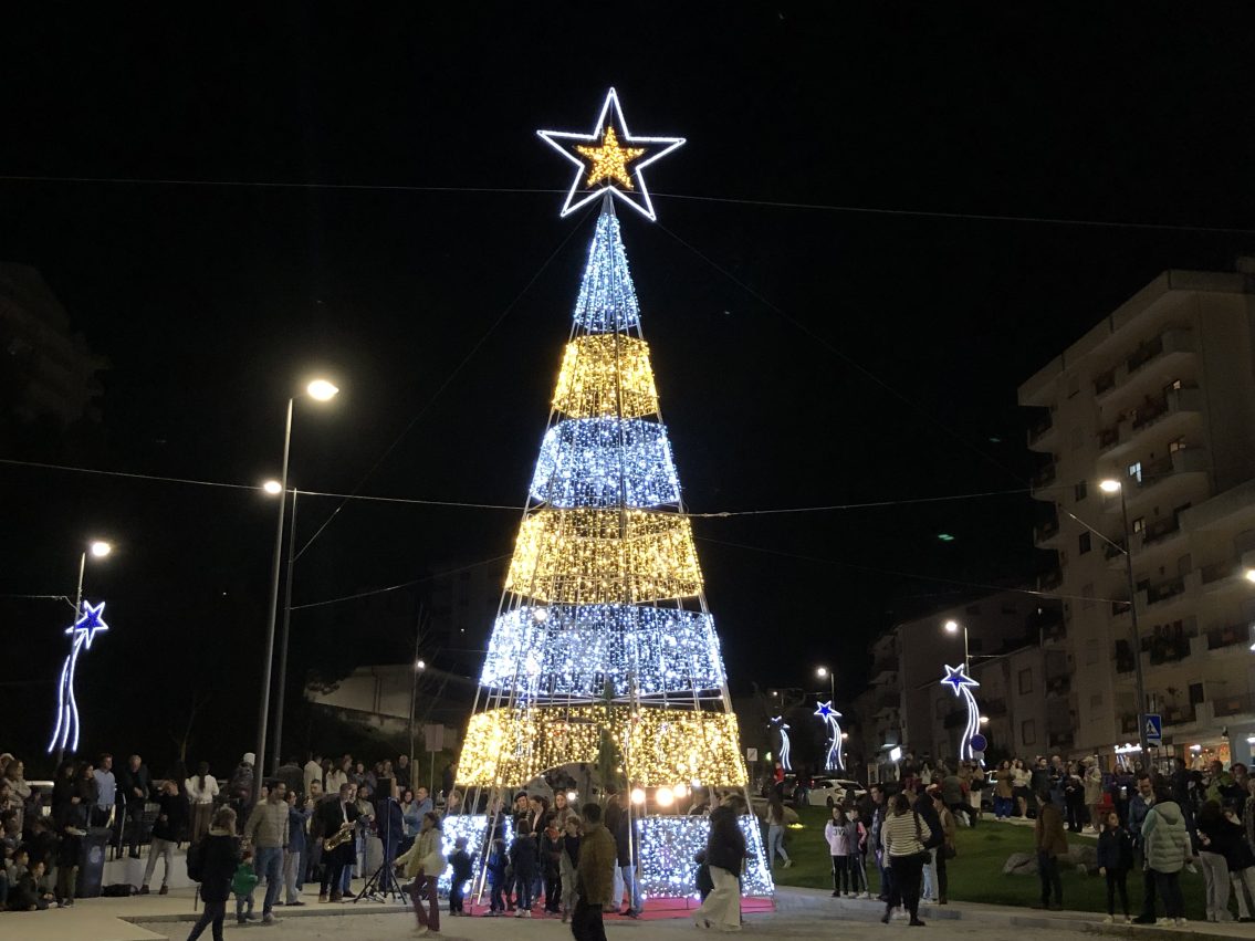 Luzes de Natal já brilham nas ruas de Seia