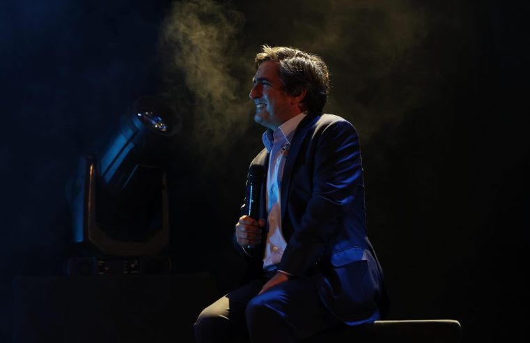 Camané ao vivo no Cineteatro de Seia