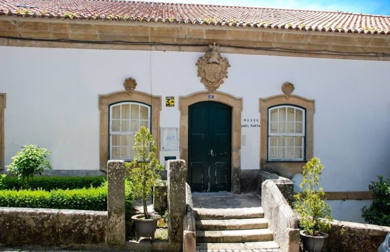 Livro “Bonecos para o Povo” sobre João Abel Manta apresentado em Gouveia