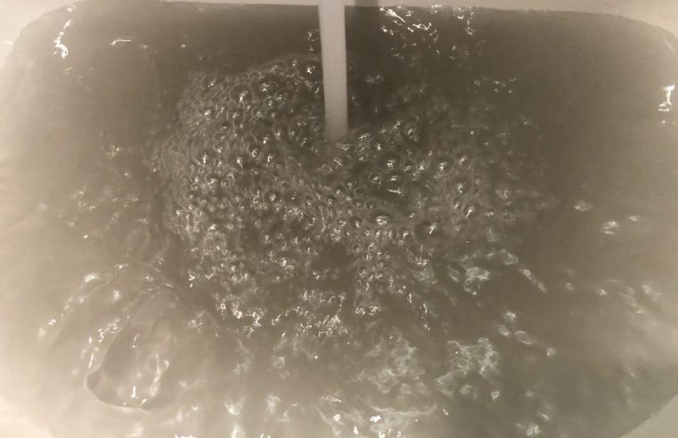 APdSE corta água sem aviso e repõe serviço sem qualidade