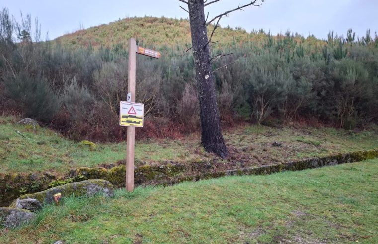 Derrocada corta trilho na Rota da Caniça