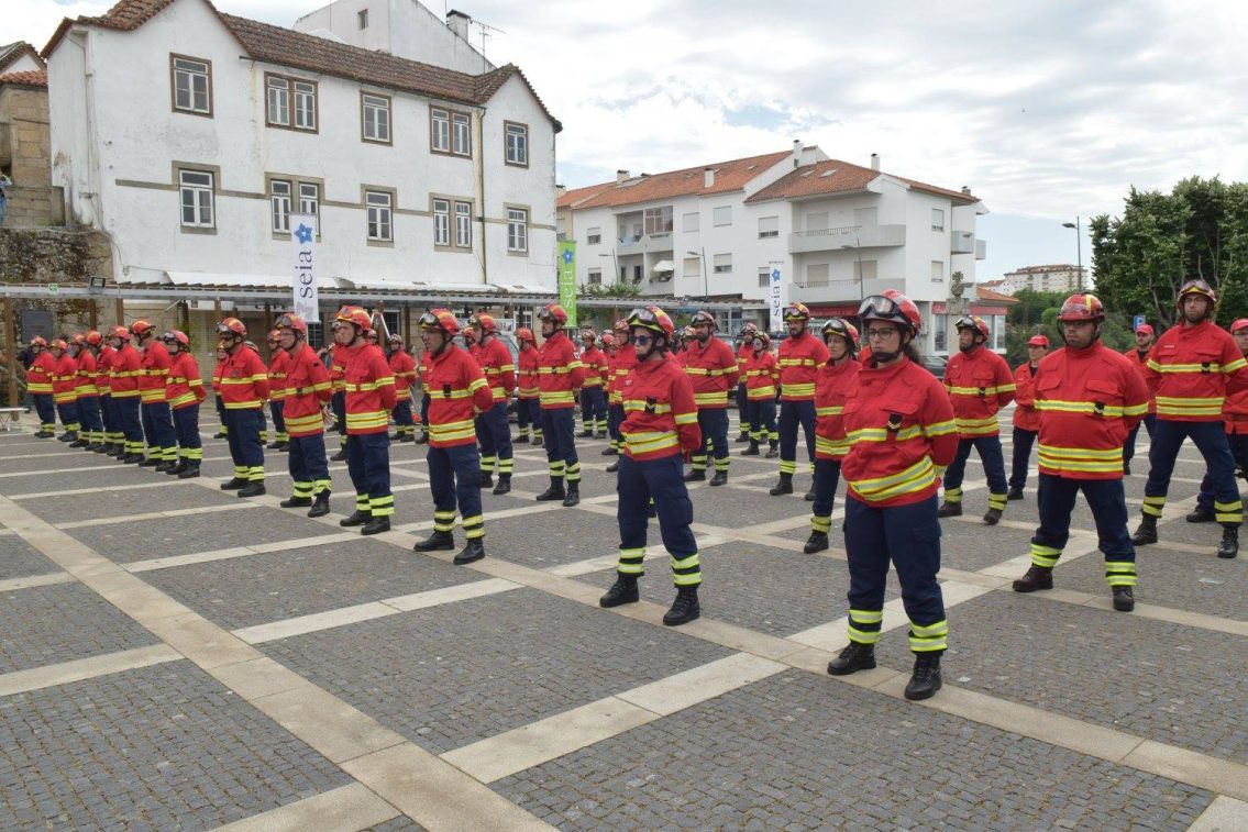 Câmara de Seia entrega 30 mil euros aos bombeiros do concelho para aquisição de equipamento