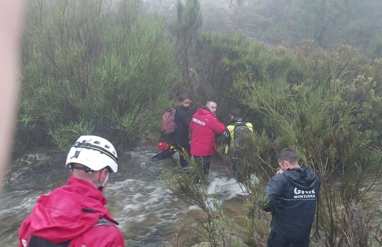 Grupo de oito pessoas e um cão resgatados na Serra da Estrela