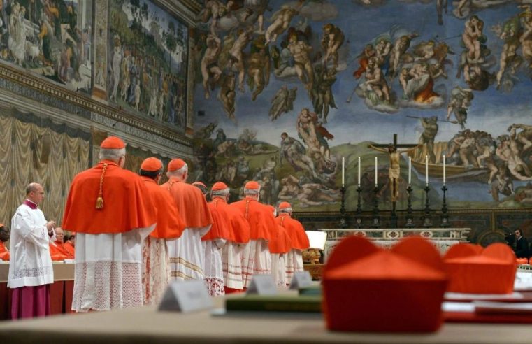 Fumo branco no Vaticano anuncia que já foi eleito sucessor de Francisco