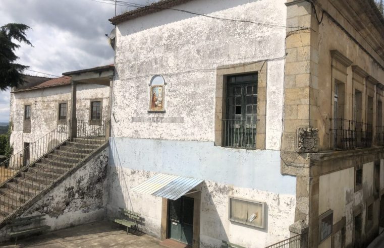 Escolas de Tourais e Frádigas à venda