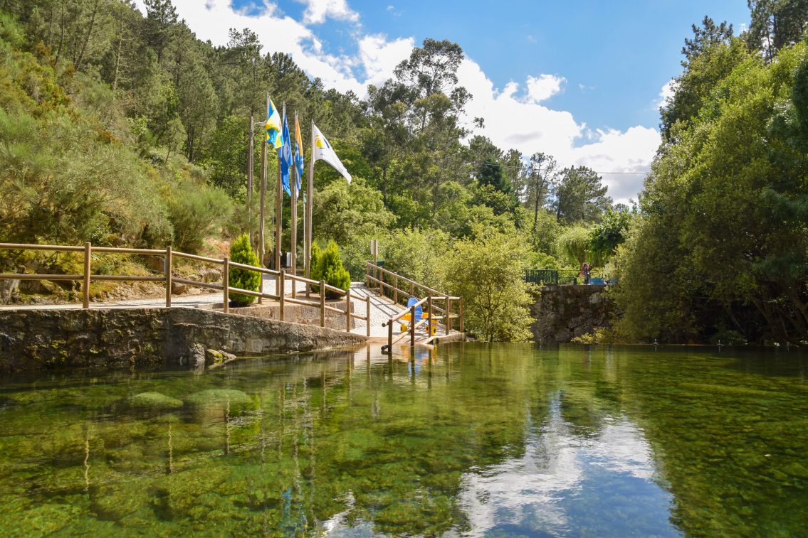 Lapa dos Dinheiros e Loriga hasteiam Bandeira Azul