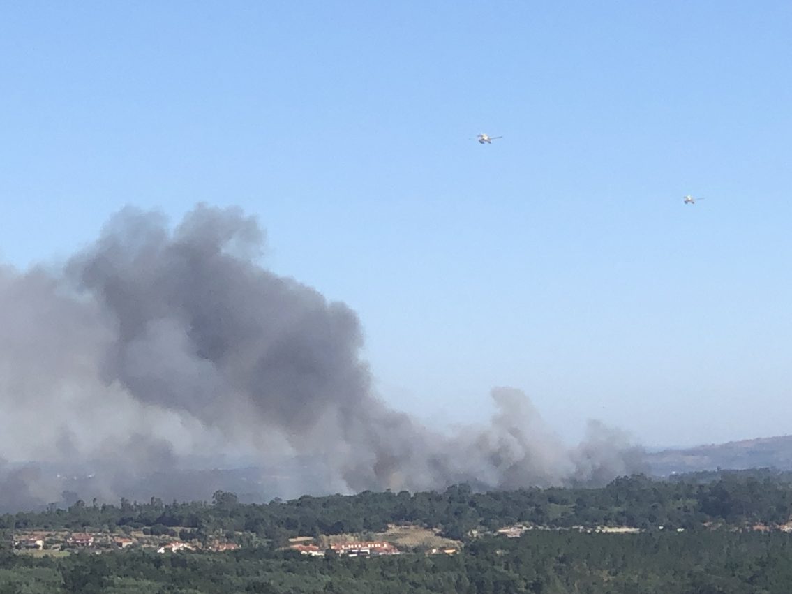 Incêndio em Pinhanços com meios reforçados