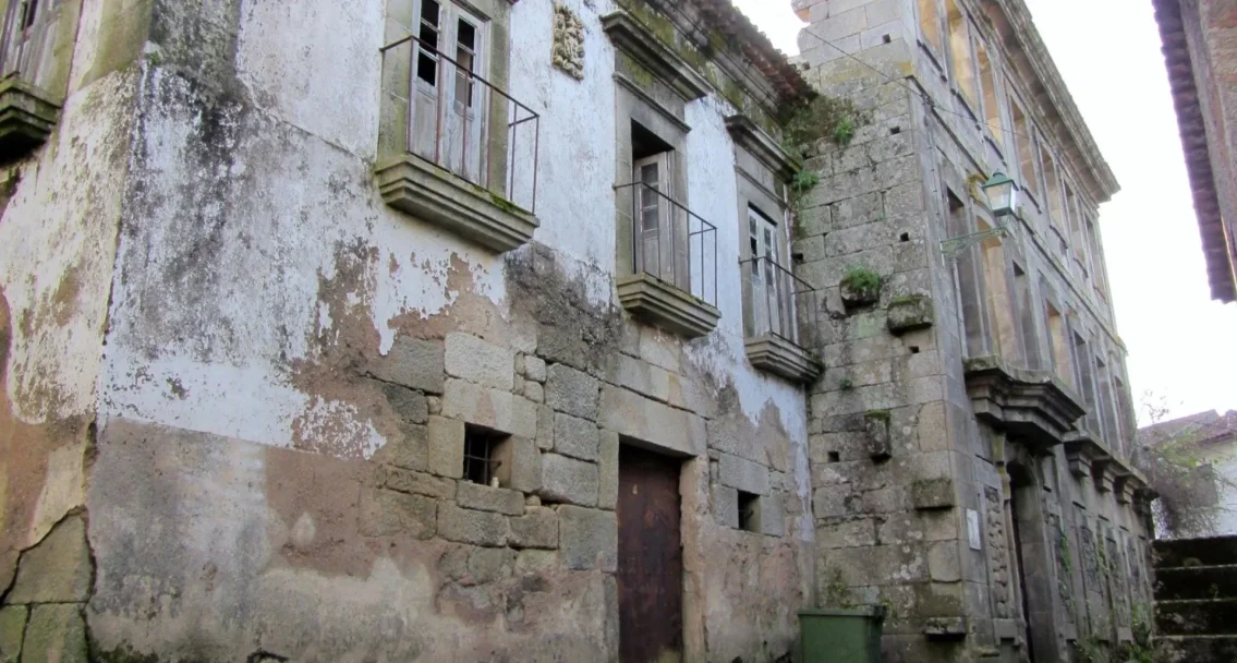 Oliveira do Hospital investe na reconstrução de edifício secular em Aldeias das Dez