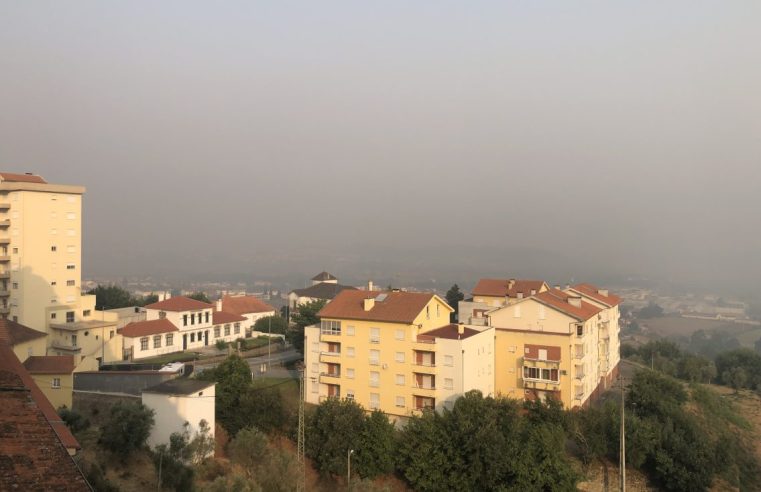 Fogo deixa Seia debaixo de fumo