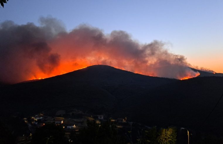 Fogo do Piódão não dá tréguas