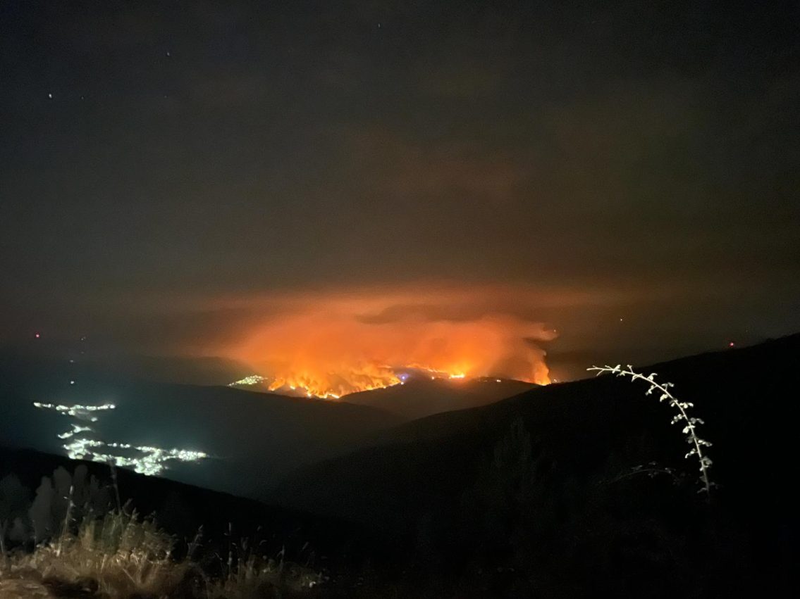Incêndio de Seia coloca em perigo freguesia de Teixeira