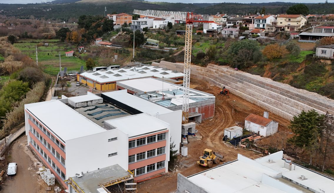 Arganil investe mais de 835 mil euros em mobiliário e equipamento escolar