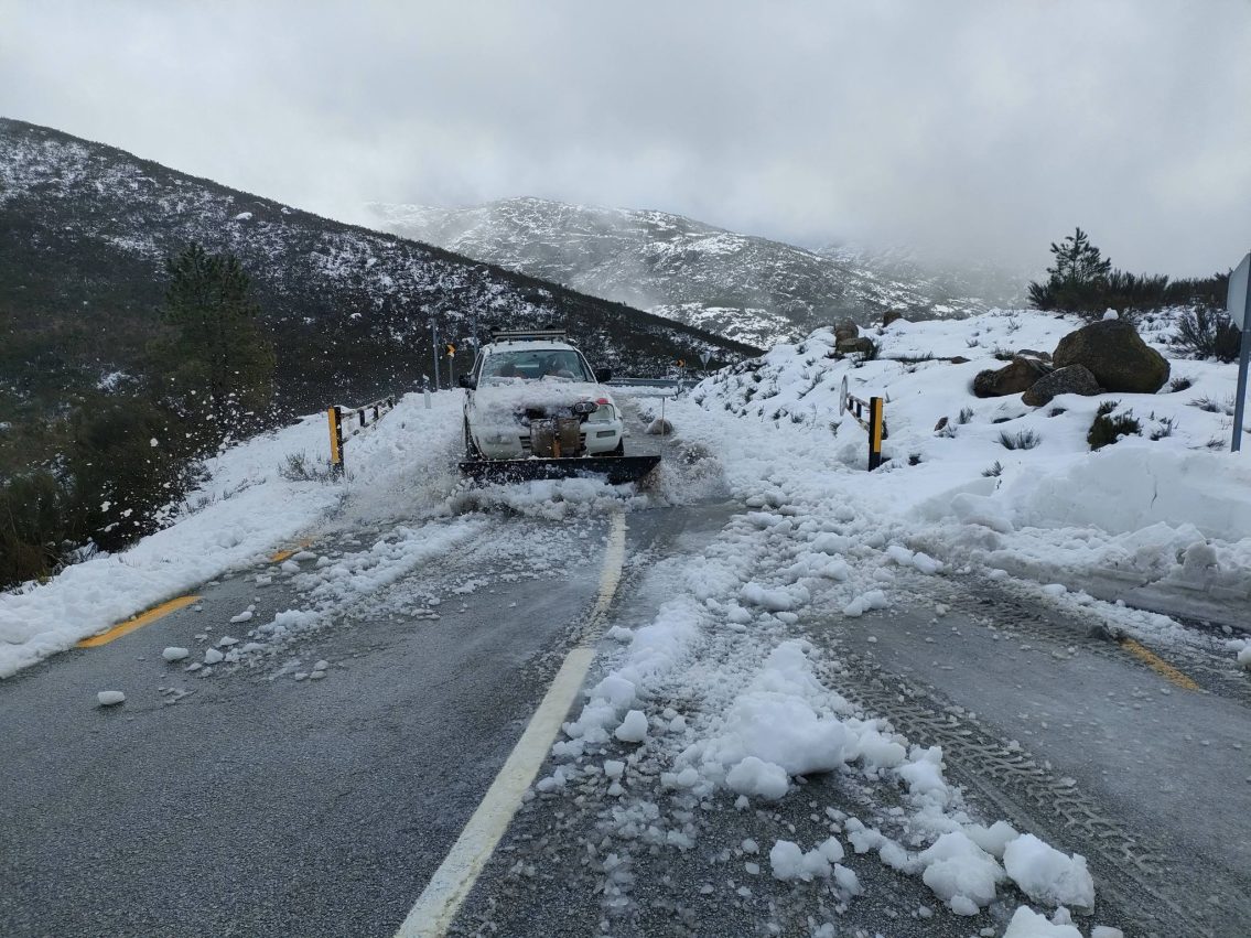 Proteção Civil reabre troço da Senhora do Desterro, mas maciço central da Estrela mantém-se encerrado