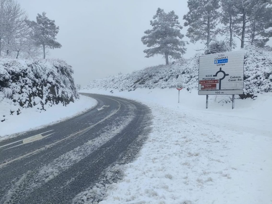 Queda de neve cobre zonas altas do concelho de Seia