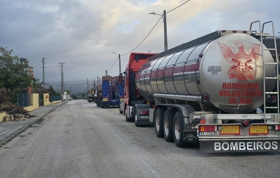 Bombeiros de Seia e Loriga prestam auxílio às populações afetadas pela tempestade em Leiria