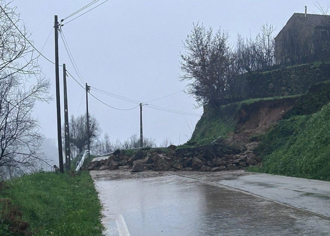 EN230 cortada ao trânsito em Oliveira do Hospital devido a deslizamento de terras
