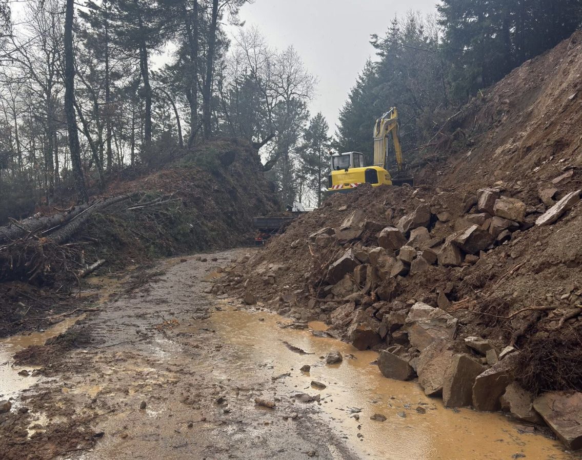 Deslizamento de terras obriga ao encerramento de troço da EN 232 em Manteigas