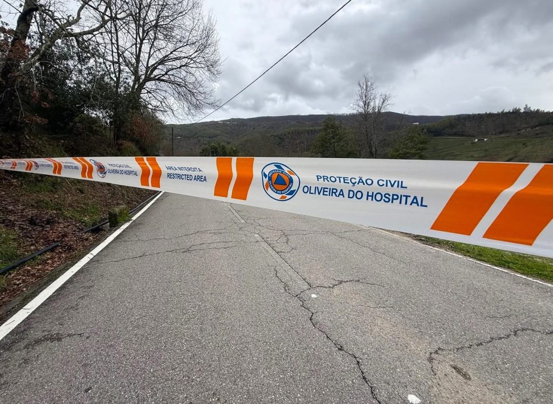 Oliveira do Hospital alerta para risco de deslizamentos e mantém EM514 interdita