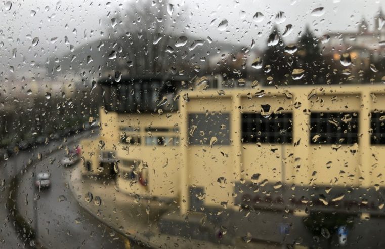 Mau tempo provoca inundações e cortes de estrada no concelho de Seia