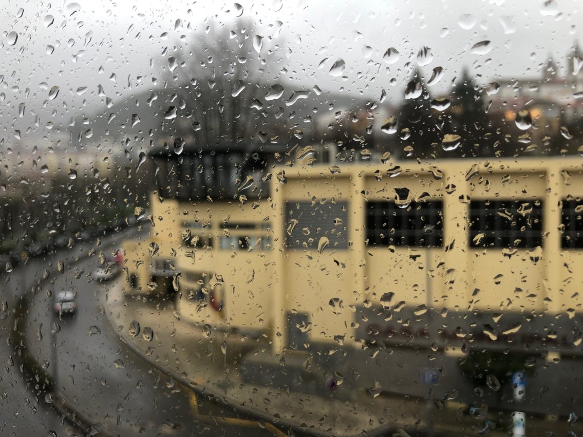 Mau tempo provoca inundações e cortes de estrada no concelho de Seia