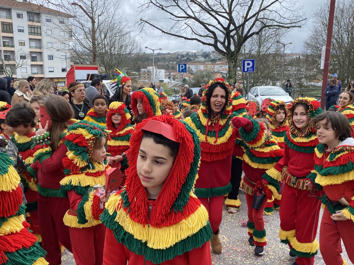 Desfile de Carnaval mobiliza 1.700 participantes em Oliveira do Hospital