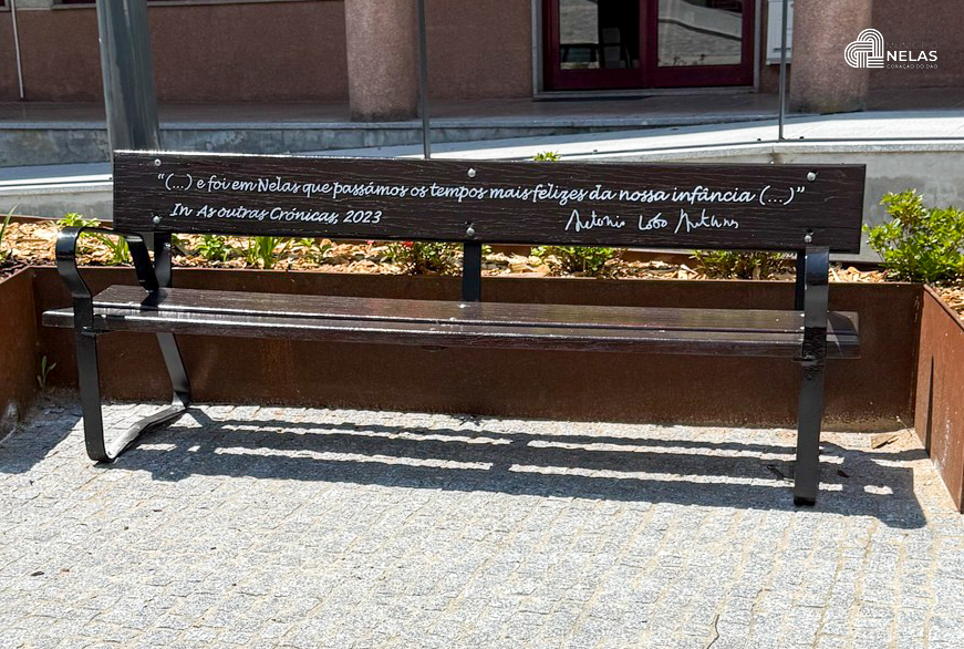 Nelas homenageia António Lobo Antunes com bancos literários na Avenida João XXIII