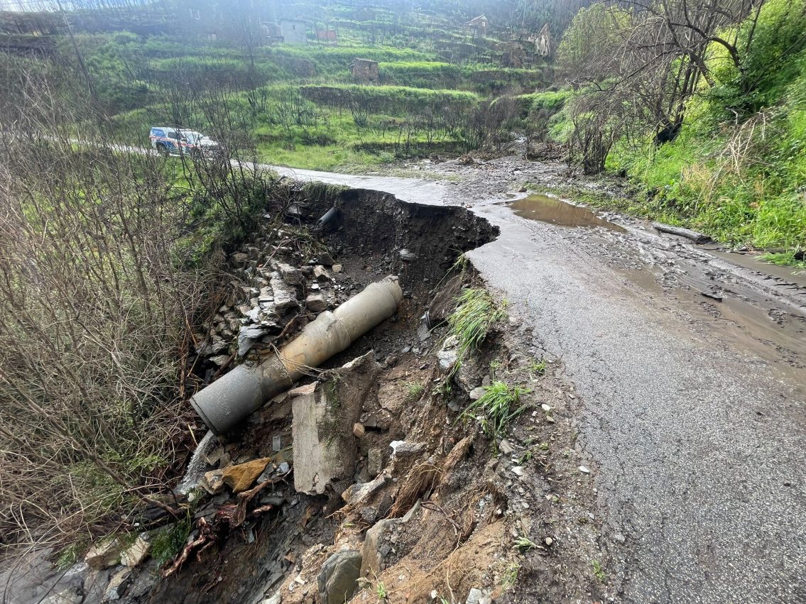 Mau tempo provoca deslizamentos e corta estrada em Oliveira do Hospital