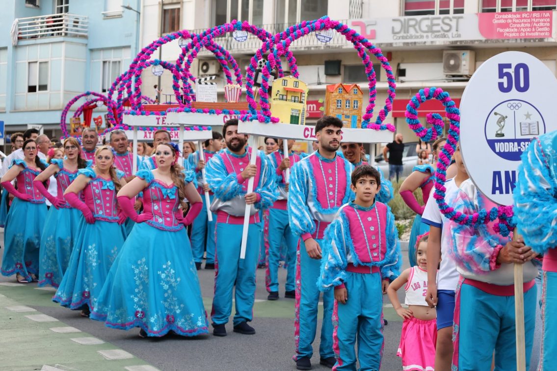 Doze marchas levam tradição, música e cor às ruas de Seia na noite de São João
