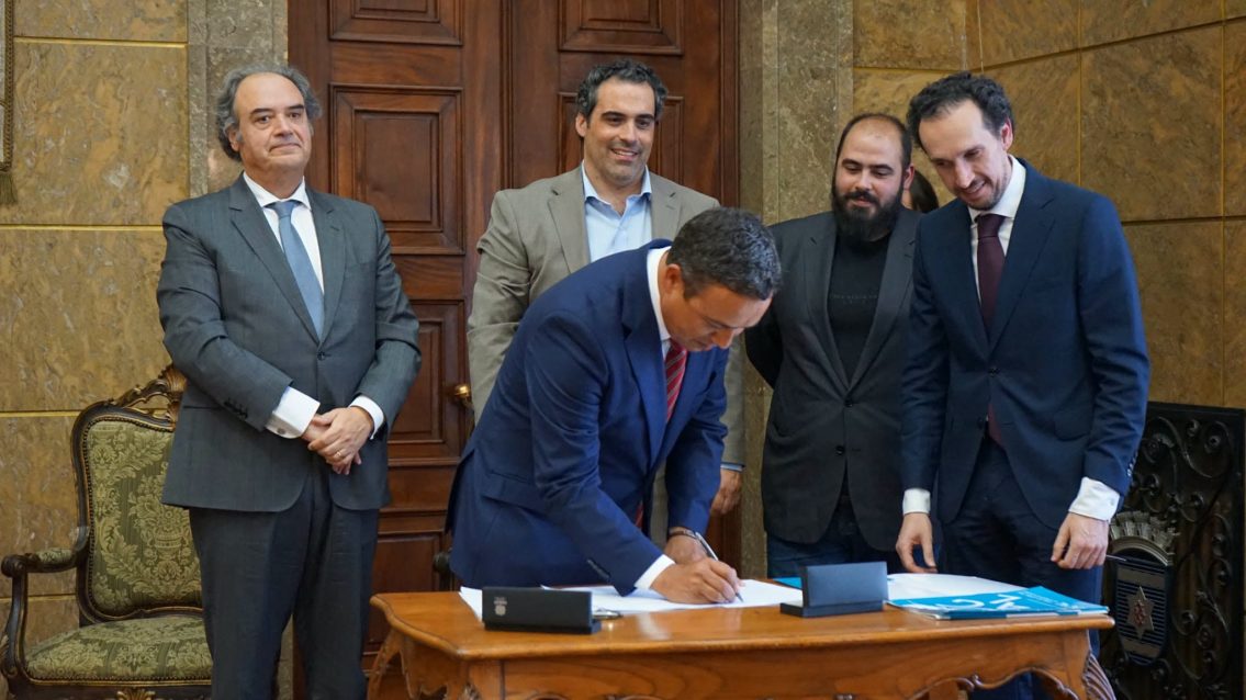 Seia assina contrato de financiamento para reabilitação da estrada entre o Sabugueiro e a Ponte de Cabaços