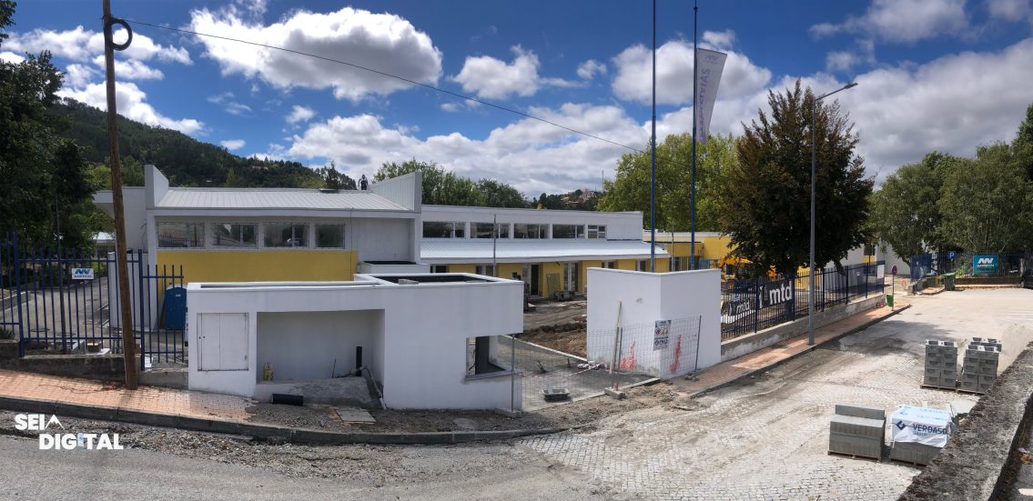 Alunos de Seia regressam à Escola Secundária após quase dois anos de obras