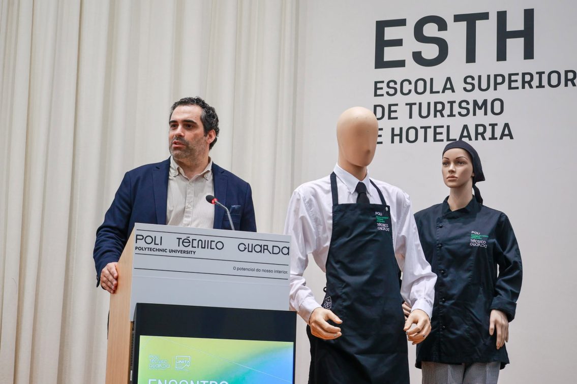 Seia atribui 50 bolsas de estudo a estudantes do ensino superior