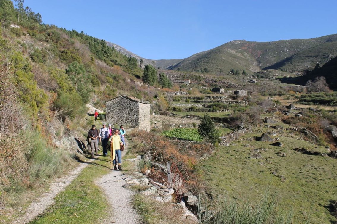 Passeio expedicionário revisita Alvoco da Serra nos passos da expedição de 1881